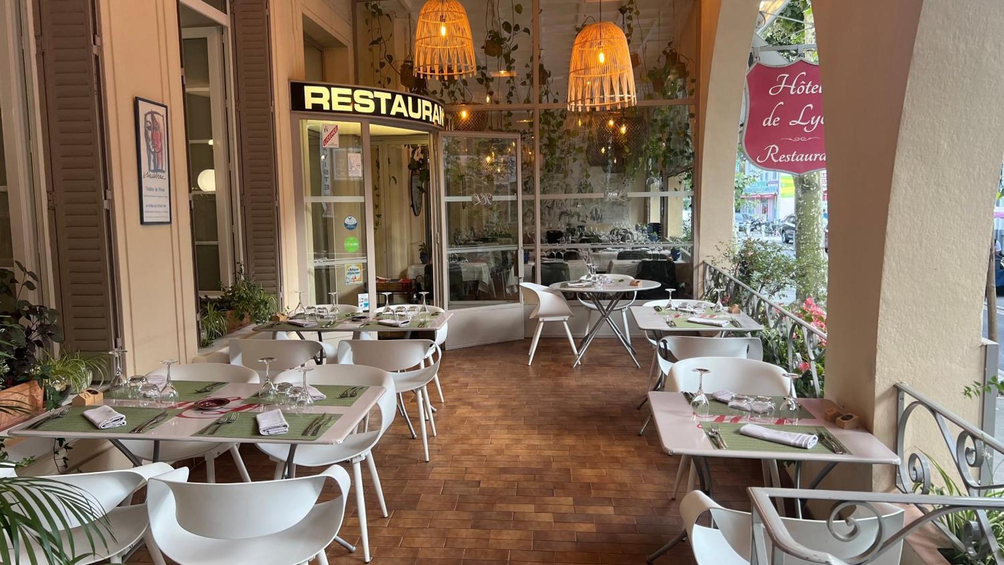 Logis Hotel Restaurant Grand Hotel De Lyon Vals-les-Bains Luaran gambar