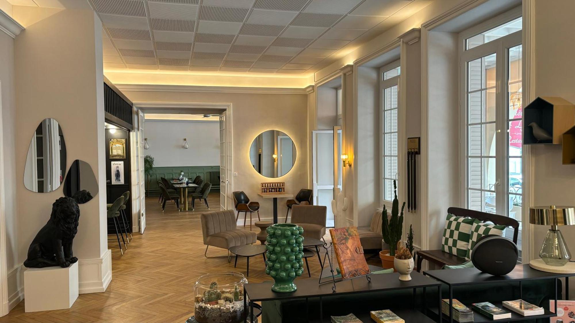 Logis Hotel Restaurant Grand Hotel De Lyon Vals-les-Bains Luaran gambar