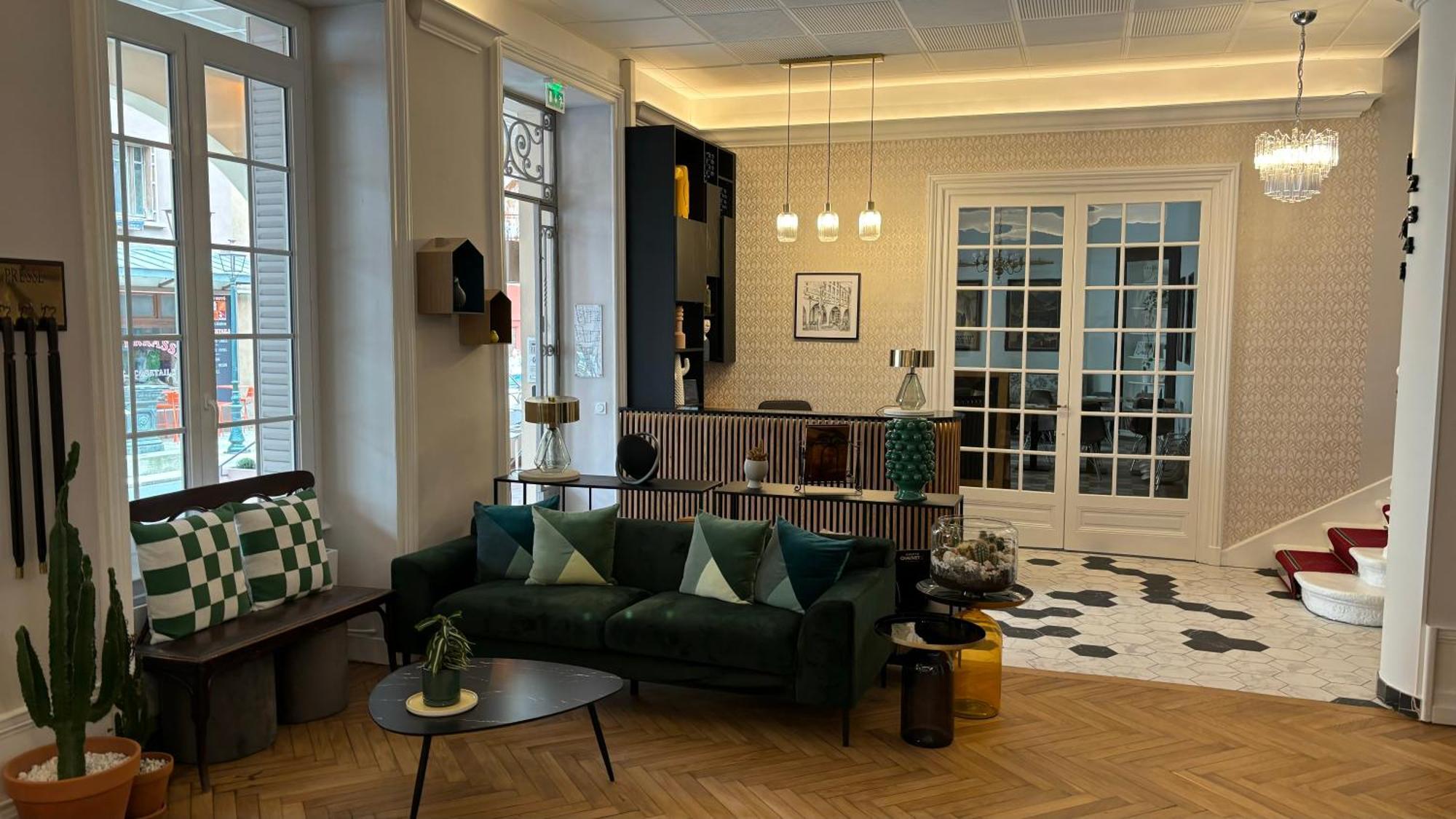 Logis Hotel Restaurant Grand Hotel De Lyon Vals-les-Bains Luaran gambar