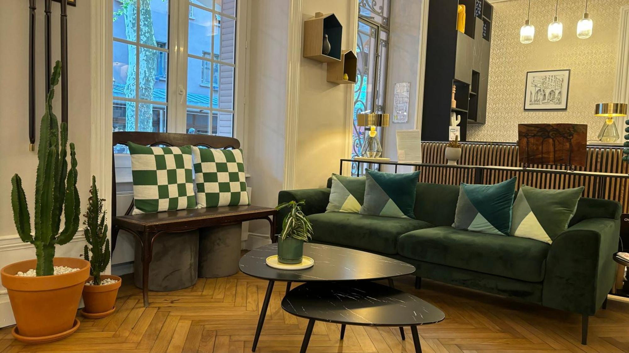 Logis Hotel Restaurant Grand Hotel De Lyon Vals-les-Bains Luaran gambar