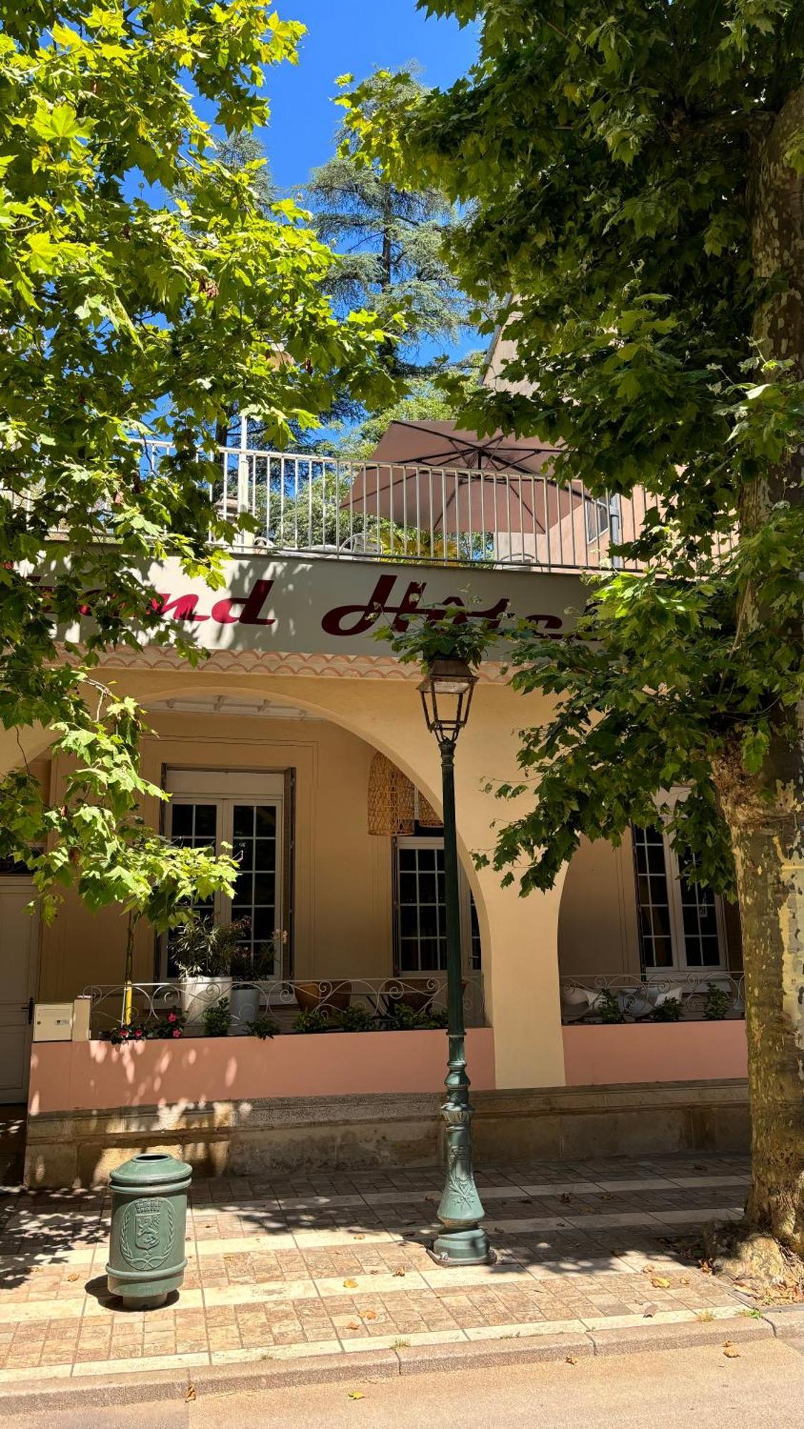 Logis Hotel Restaurant Grand Hotel De Lyon Vals-les-Bains Luaran gambar